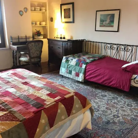 Cascina Dei Levrieri לינה וארוחת בוקר 4*